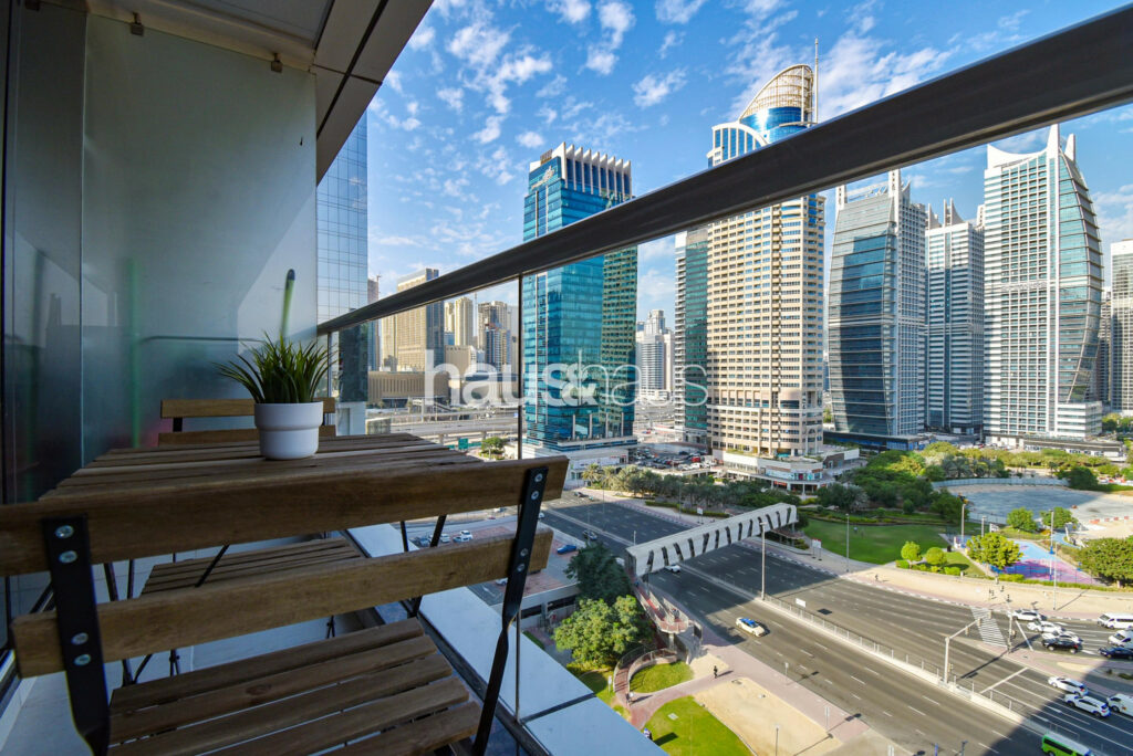 Spacious Studio | Beautiful Neighbourhood