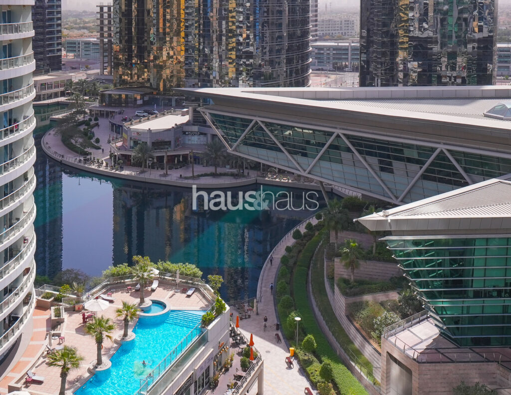 Fully equipped Studio directly at Metro Station