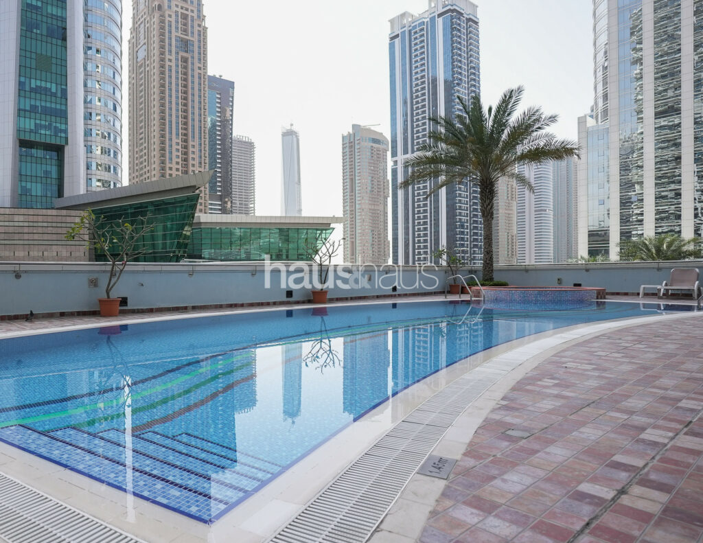 Fully furnished Studio directly at Metro Station