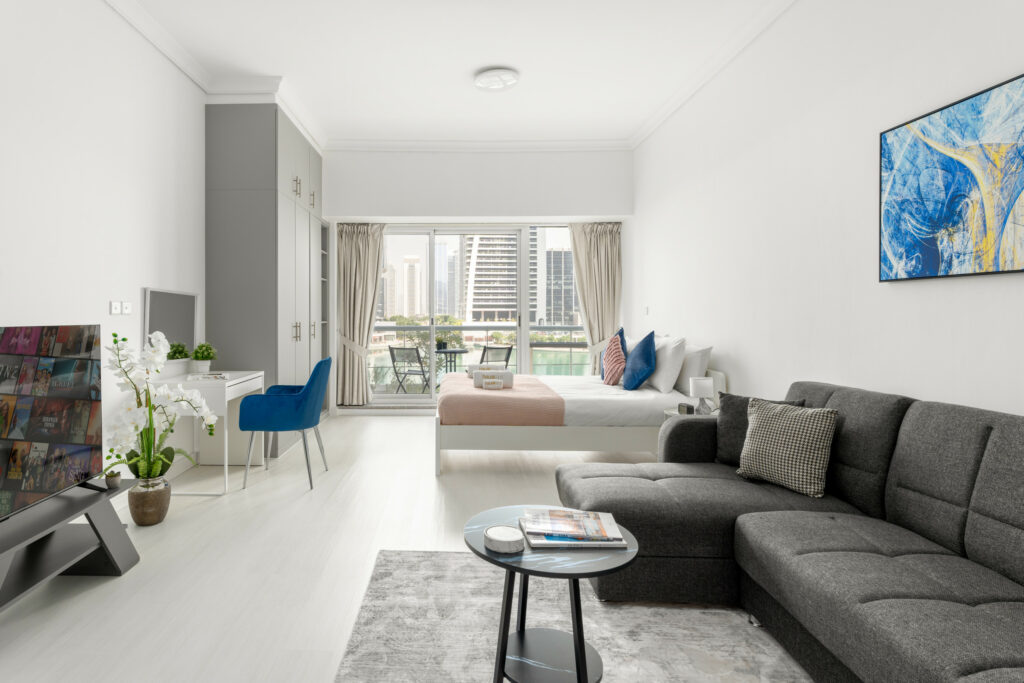 Scenic Lake View | Spacious Studio | Cosy