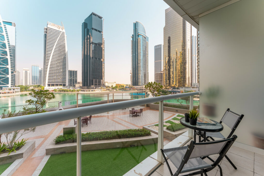 Scenic Lake View | Spacious Studio | Cosy