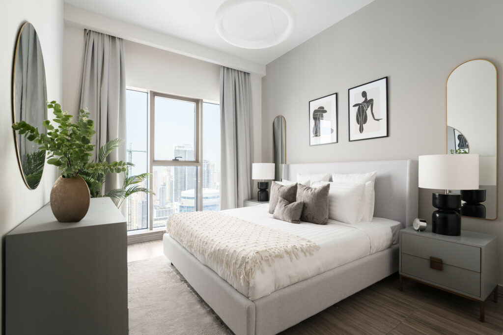 High Floor | Spectacular City Skyline & Lake View