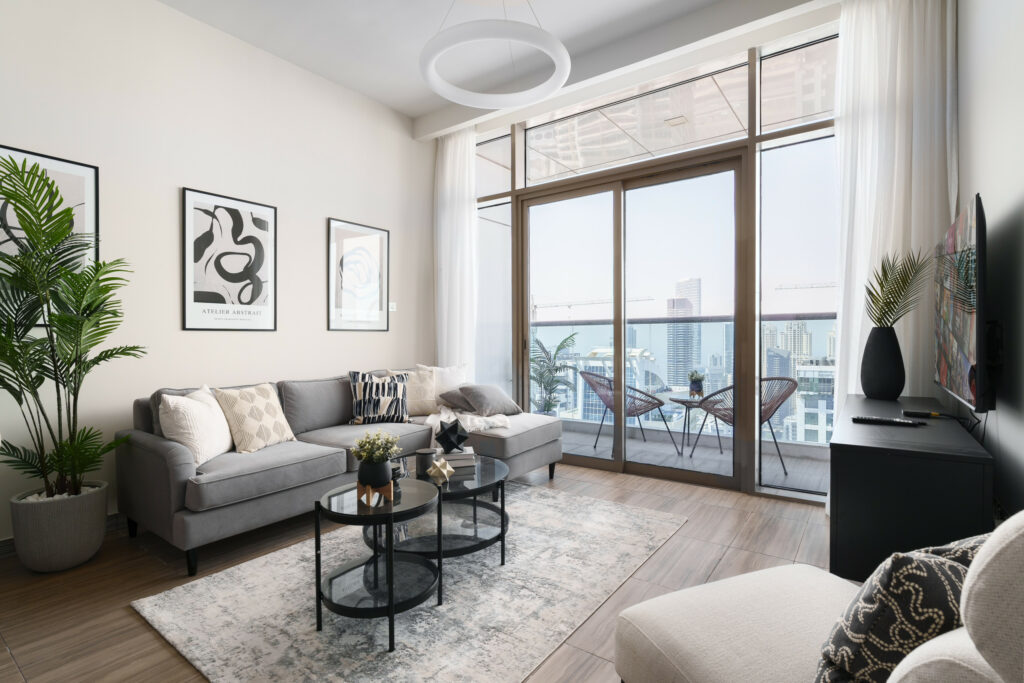 High Floor | Spectacular City Skyline & Lake View