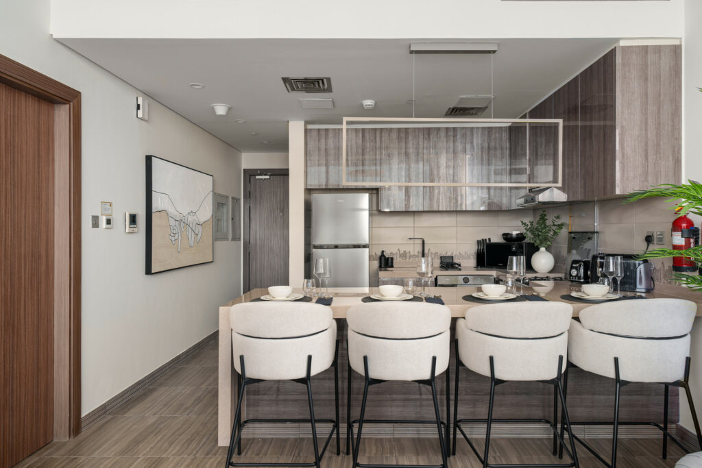 High Floor | Spectacular City Skyline & Lake View