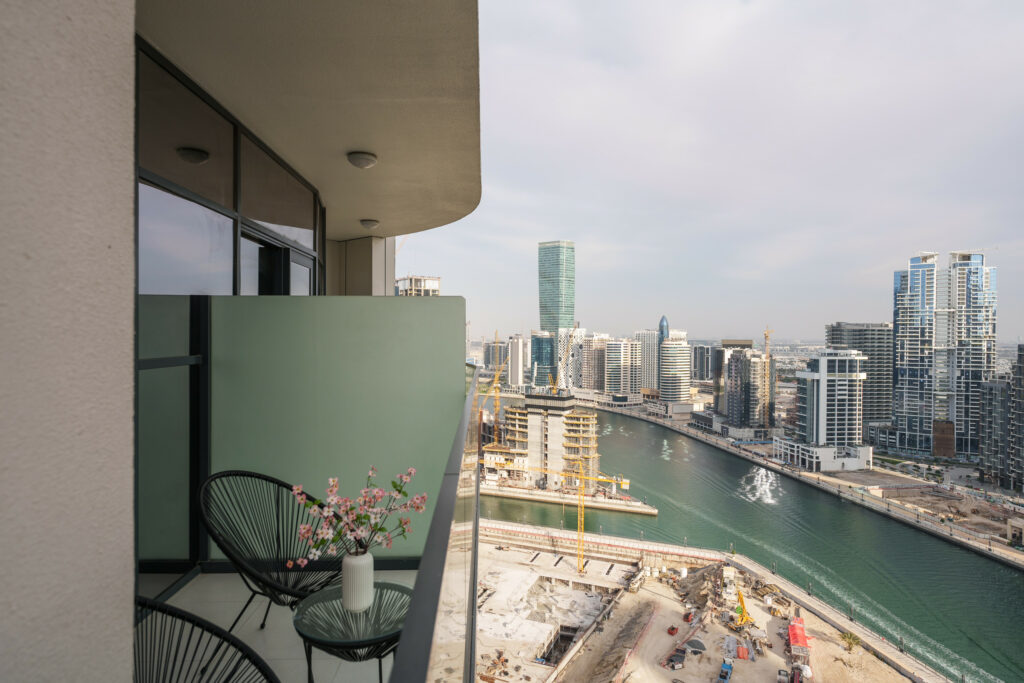 Premium 1BR | Dubai Canal & Skyline View