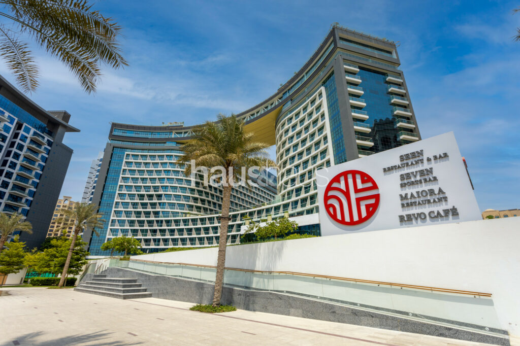 Beach Access | 5* Hotel Facilities | Sleeps 3