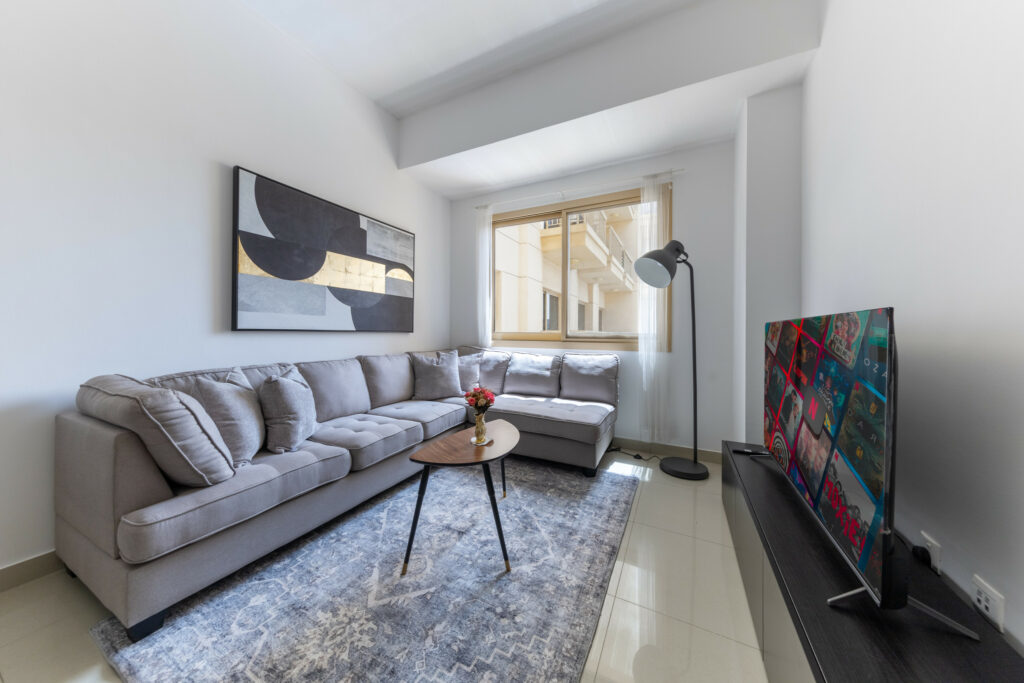 Near Park and Shopping Mall | Minimal 1BR