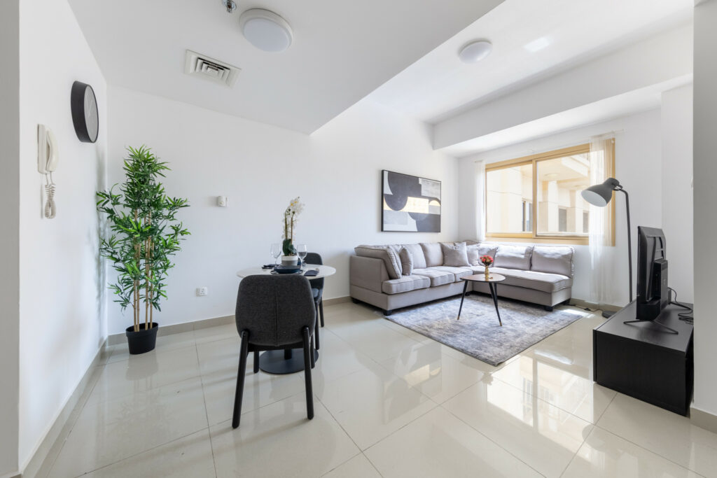 Near Park and Shopping Mall | Minimal 1BR