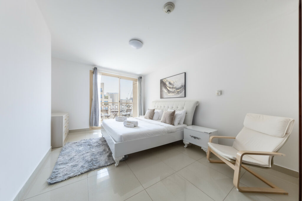 Near Park and Shopping Mall | Minimal 1BR