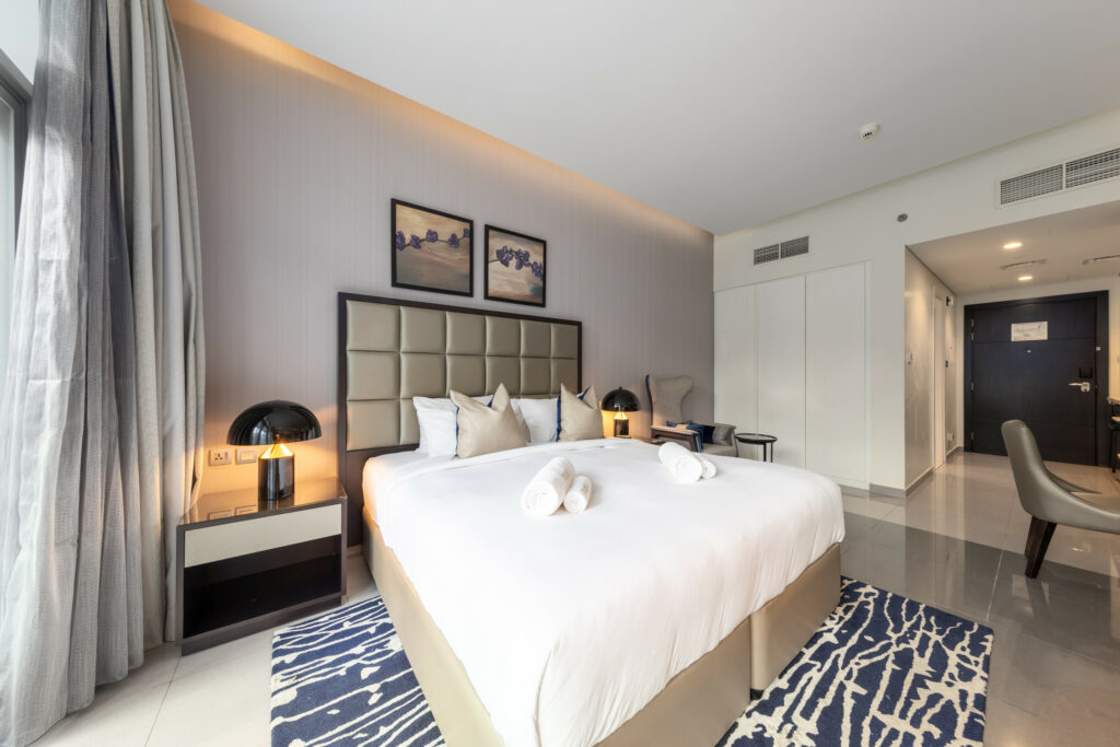 Elegant | Few Mins Away from Burj Khalifa | Cosy