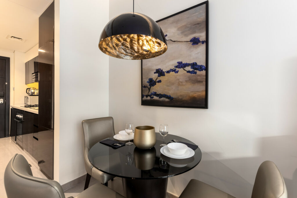 Elegant | Few Mins Away from Burj Khalifa | Cosy