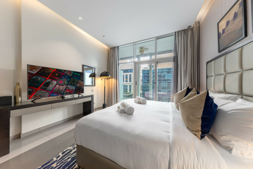 Elegant | Few Mins Away from Burj Khalifa | Cosy