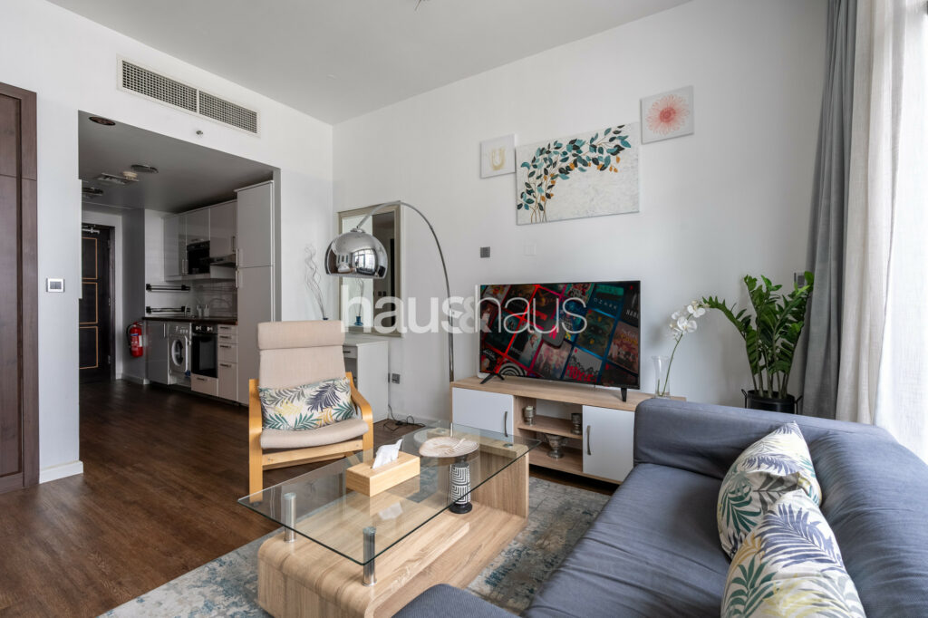 Fully equipped Studio directly at Metro Station