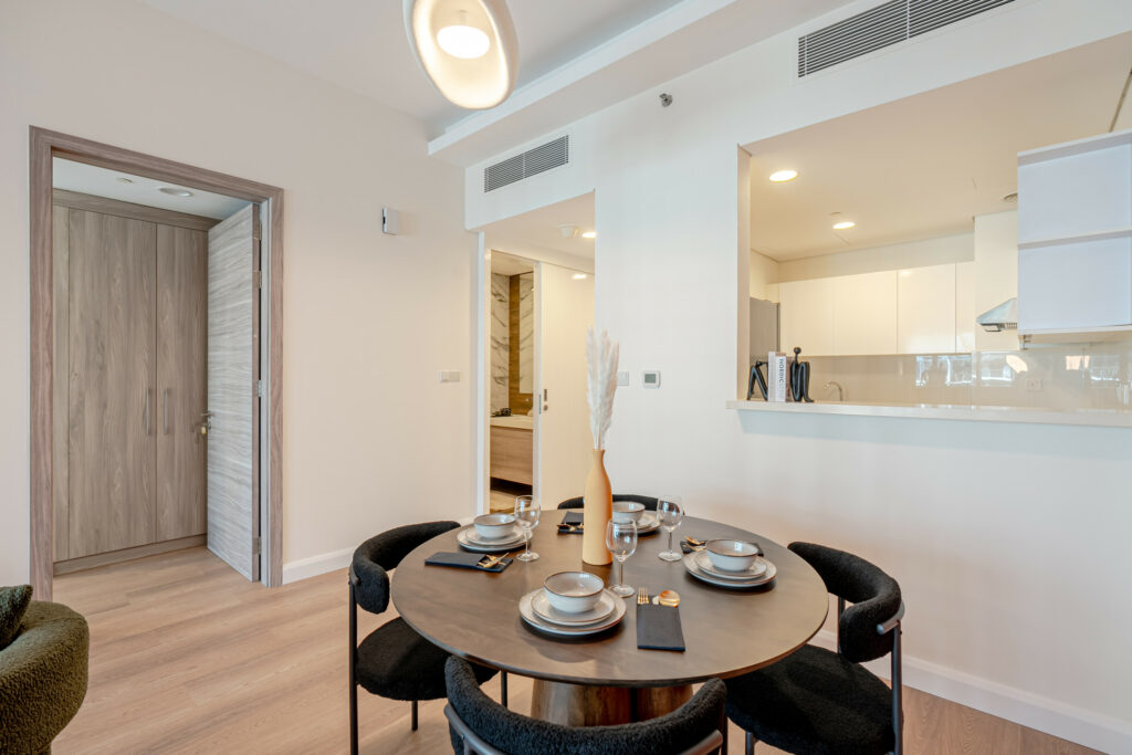 Stunning Burj Khalifa & Canal View | Contemporary