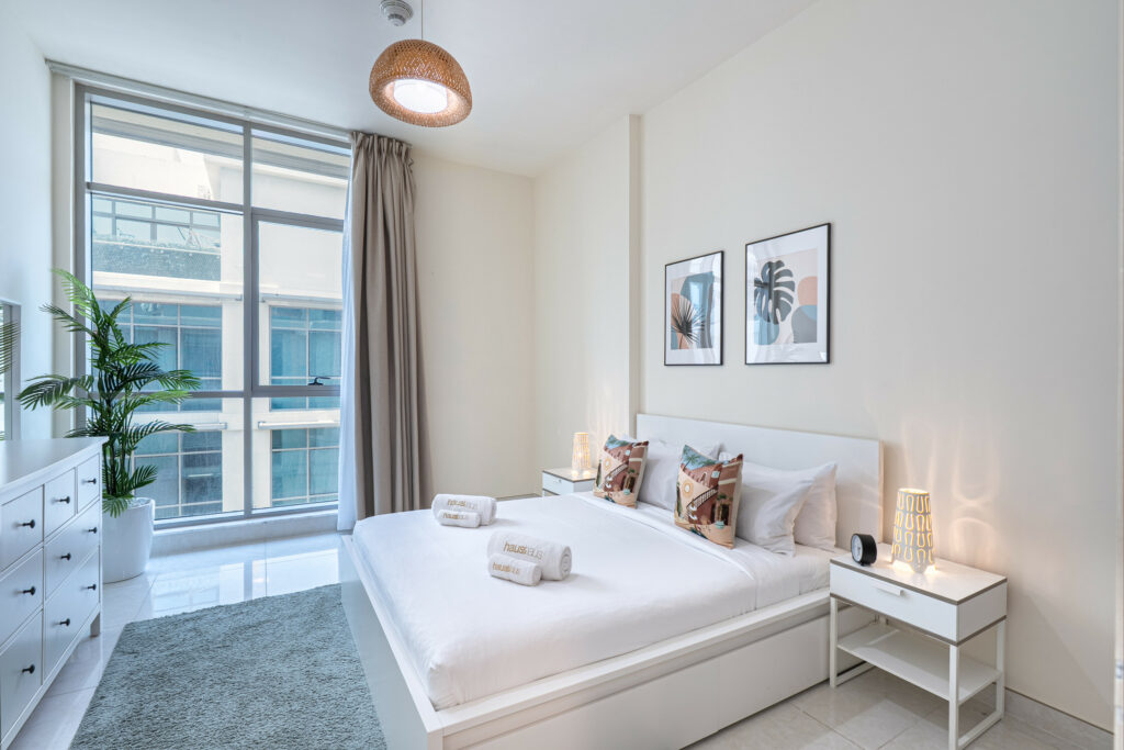 Chic and Cosy | Next to Park | Near Racecourse