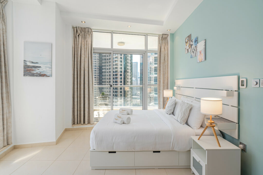 Marina View | Sleeps 4 | Close to Beach