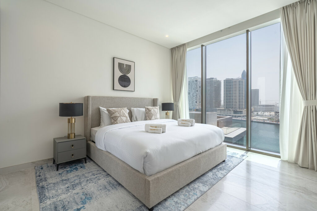 Picturesque Canal View | Spacious | Contemporary