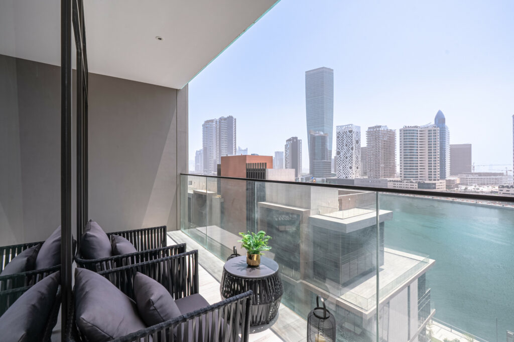 Picturesque Canal View | Spacious | Contemporary