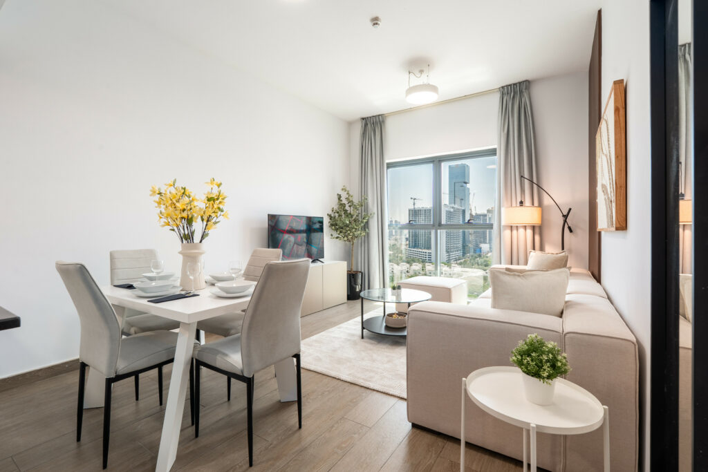 Vast | Sophisticated | Balcony