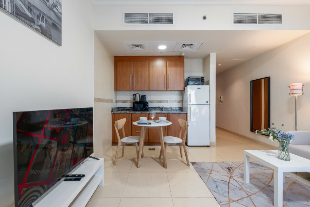 Cosy Studio | Dubai Skyline View | Near Metro