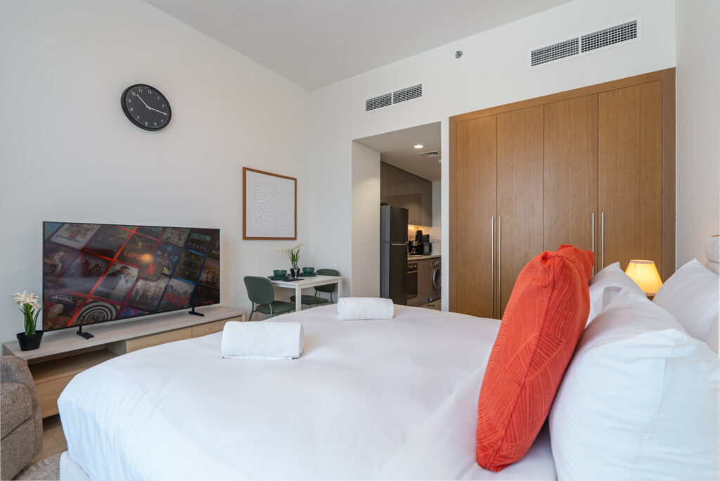 Cosy Studio with Pool View | Your Poolside Escape