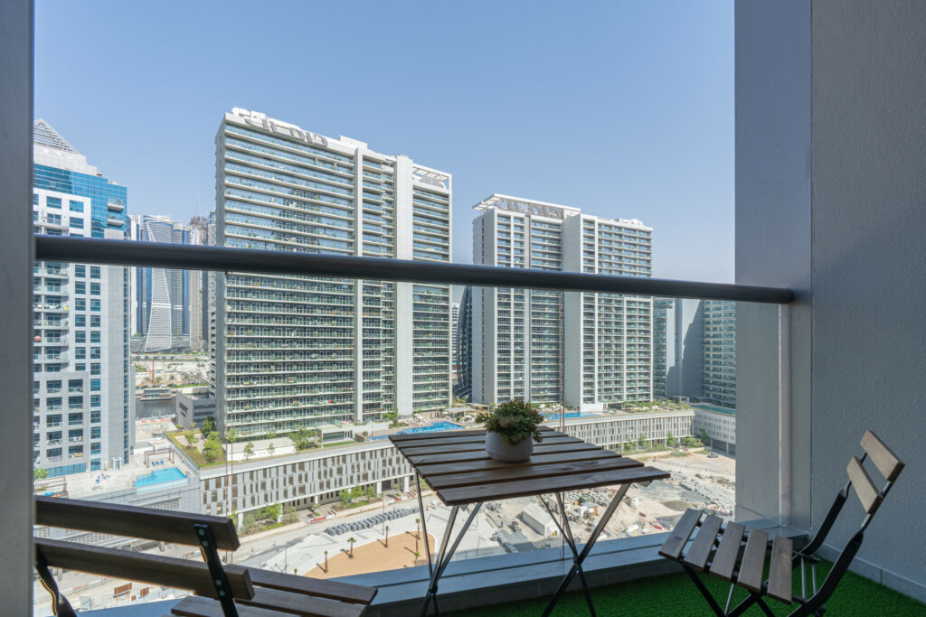 Charming Pool View | Great Location | Cosy