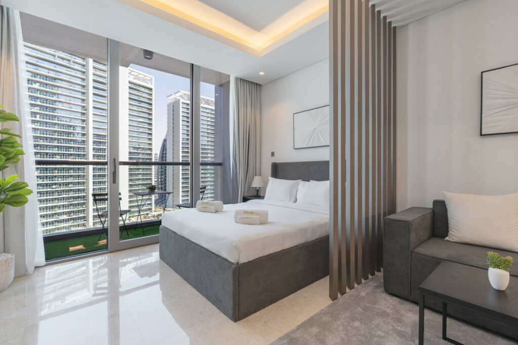 Charming Pool View | Great Location | Cosy