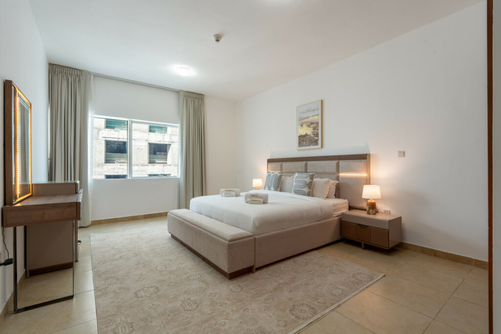 Spacious 1BR | Central | Near Marina Walk