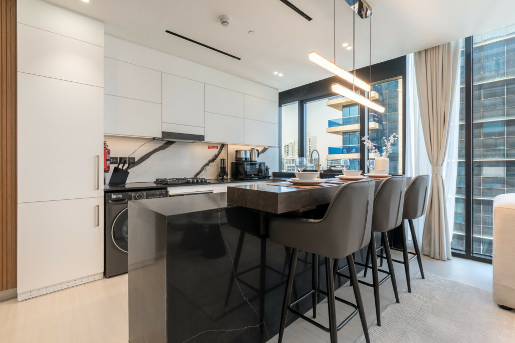 Private Jacuzzi | Beautiful Canal View | Brand New