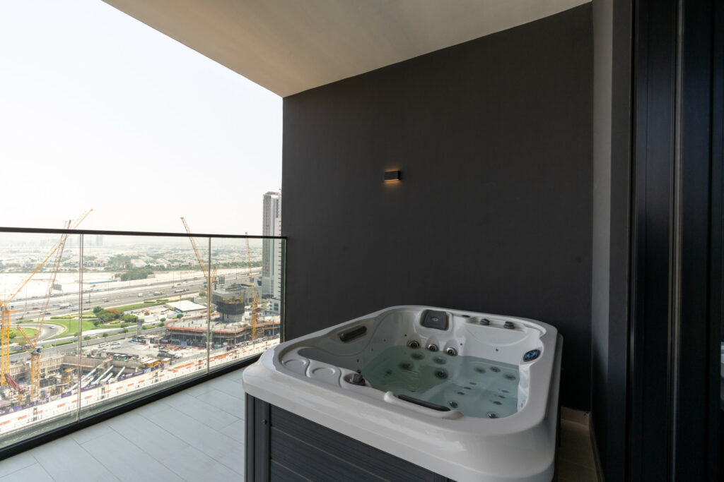 Private Jacuzzi | Beautiful Canal View | Brand New