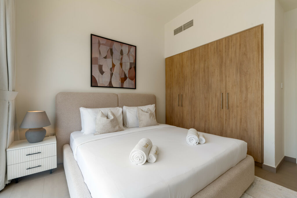 Newly Furnished | Parkside Living | Cosy Retreat