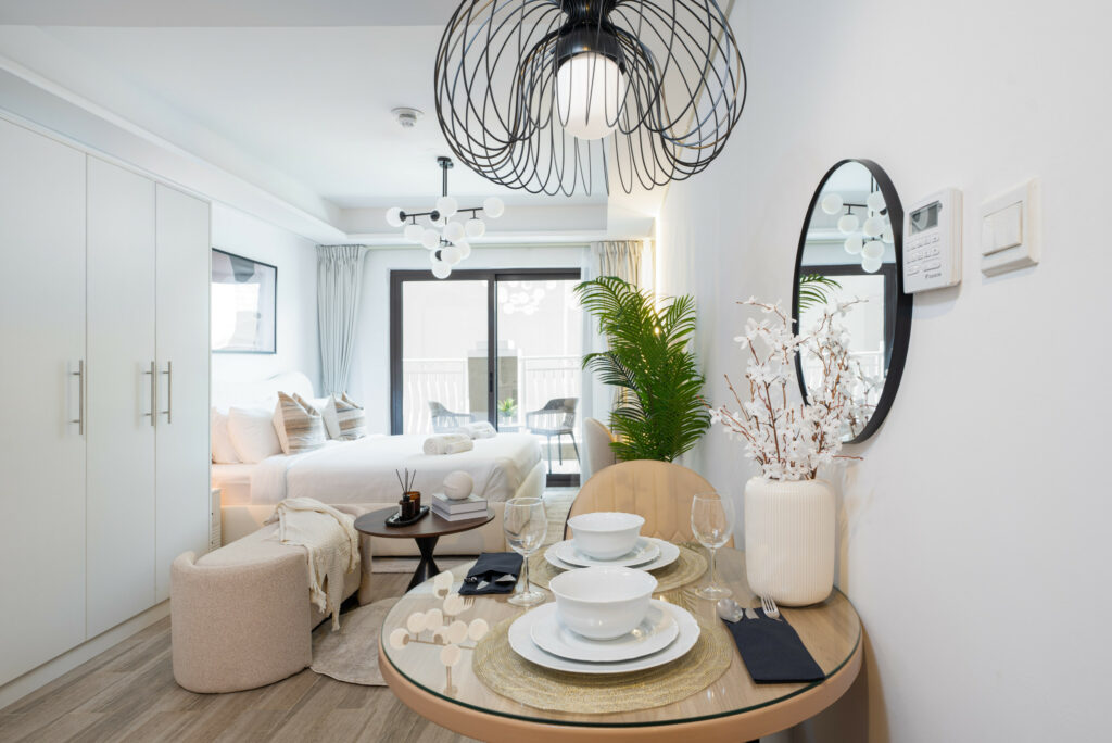 Stylish Studio | Pool View | Few Mins Walk to Park