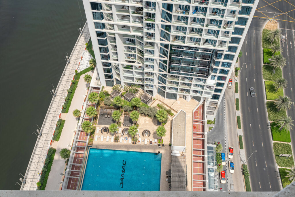 Canal View Studio | Near Burj Khalifa | Modern