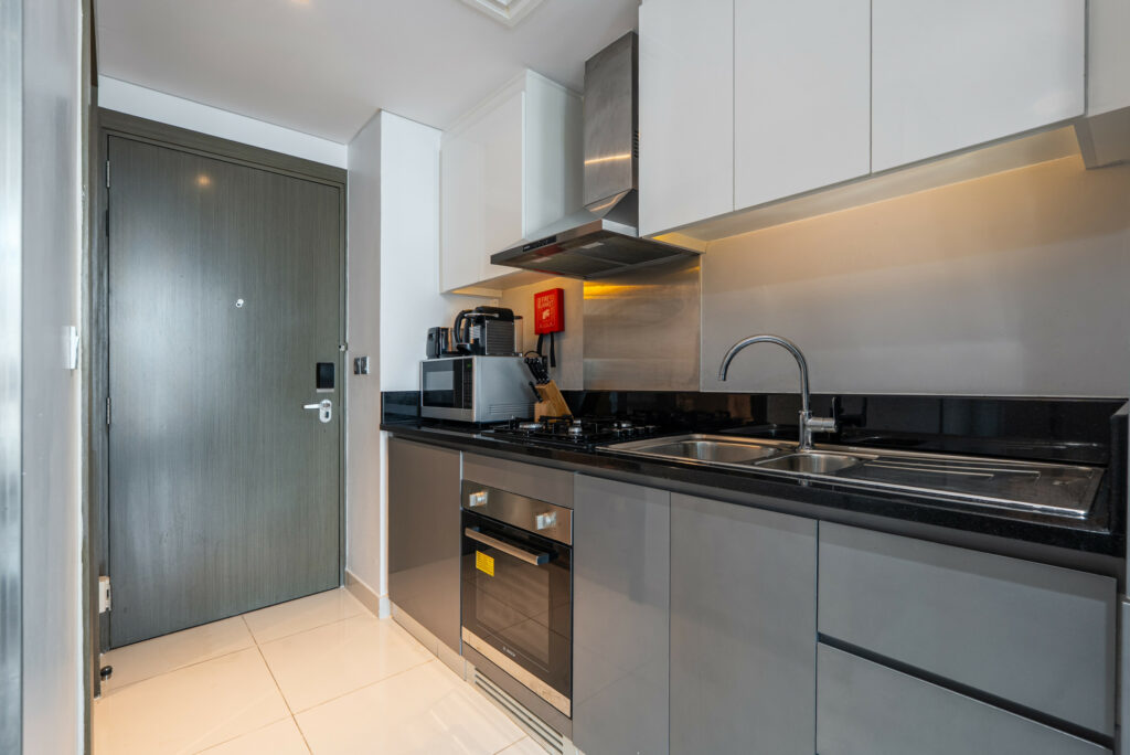 Canal View Studio | Near Burj Khalifa | Modern