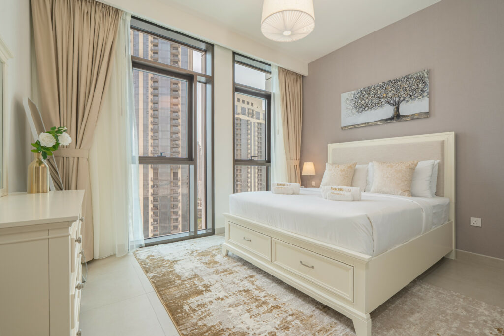 Scenic Creek Views | Near Park & Promenade