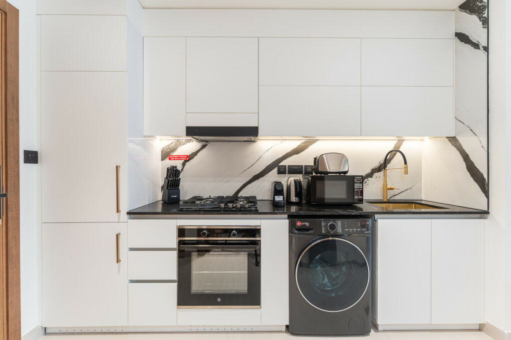 Modern Comfort | Balcony with Jacuzzi | Studio