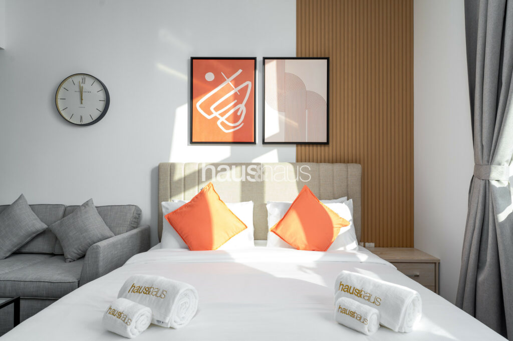 Vibrant and Cosy | Near Shops and Restaurants