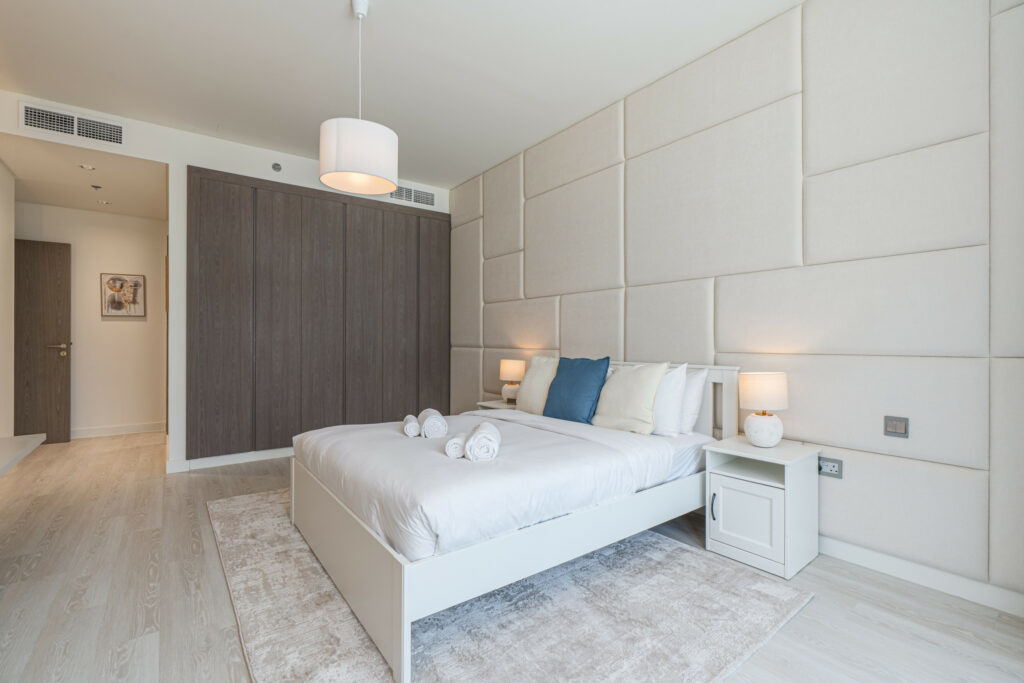 Burj Khalifa View | Spacious 3BR | Contemporary