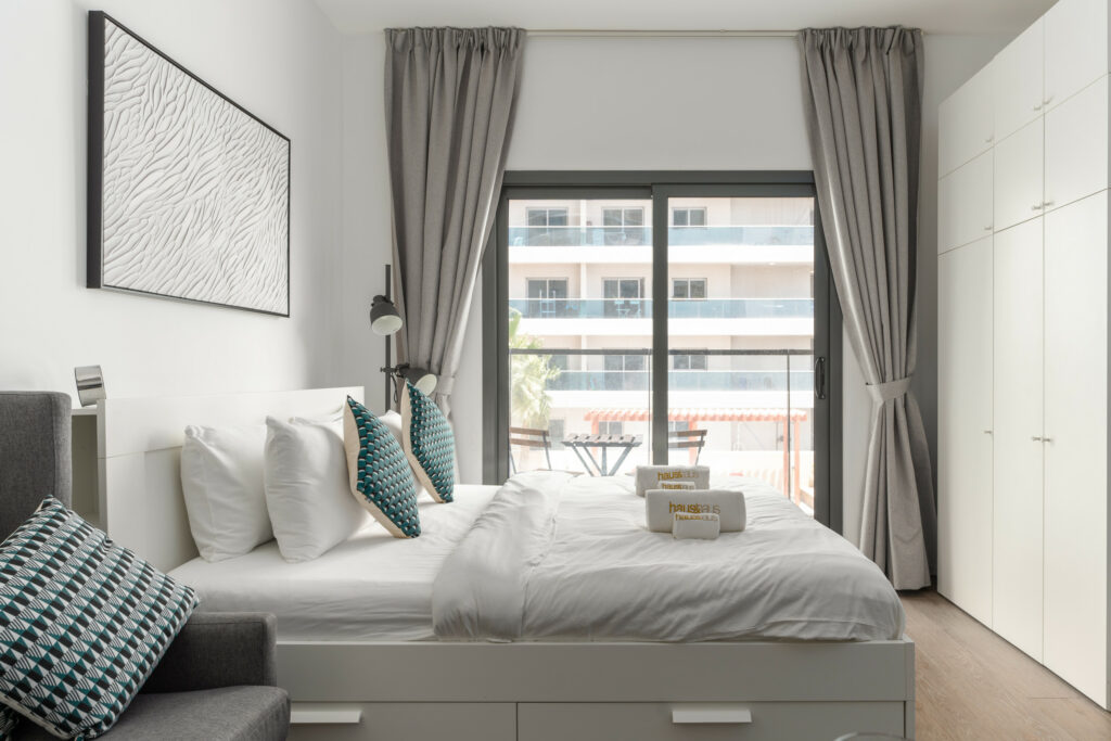 Pool View | Cosy Studio | Modern Facilities