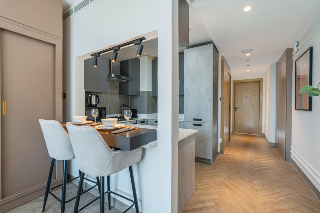 Chic and Elegant Studio | Close to Circle Mall | Charming