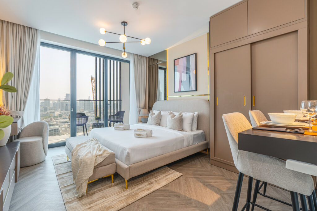 Chic and Elegant Studio | Close to Circle Mall | Charming