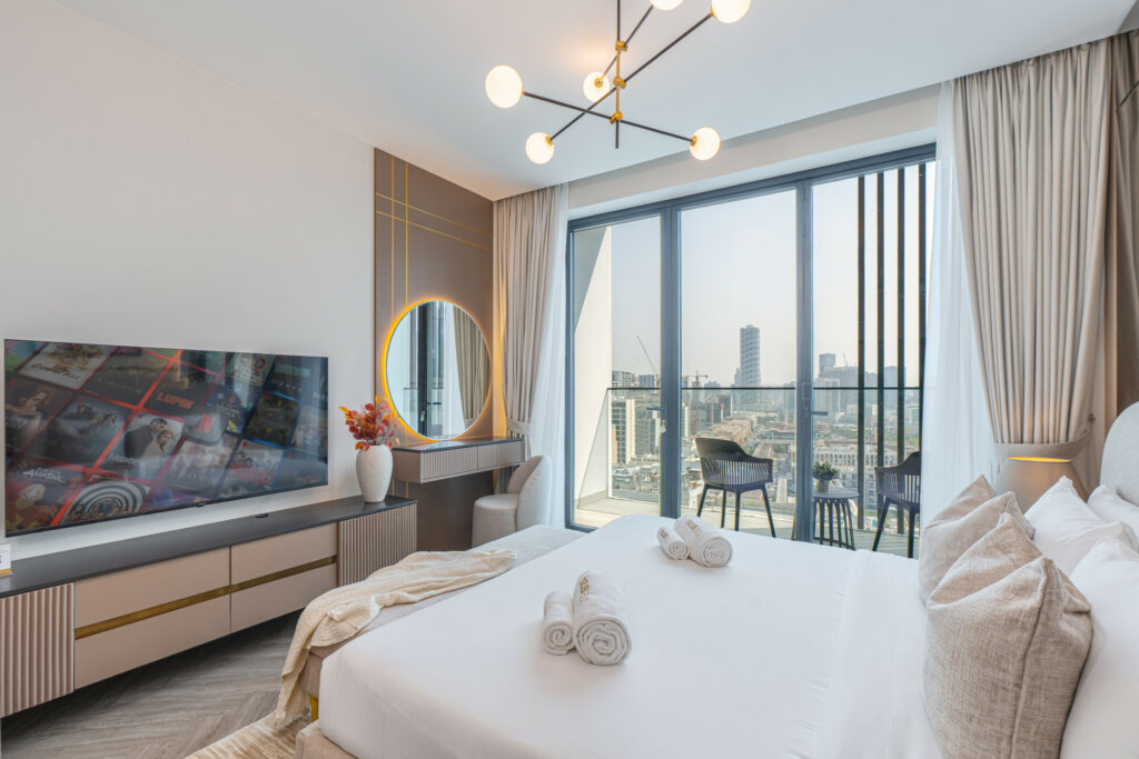 Chic and Elegant Studio | Close to Circle Mall | Charming