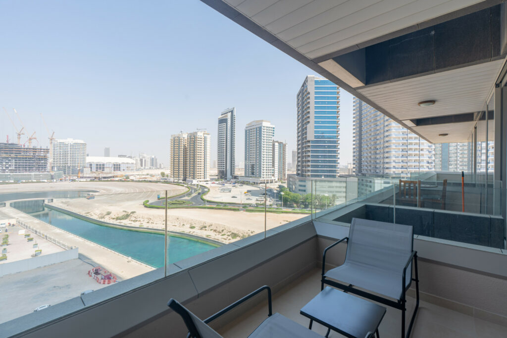 Spacious Studio | Large Balcony | Lake View