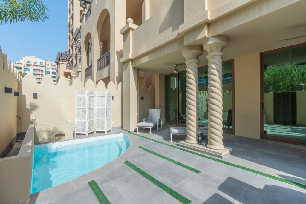 Luxurious | Direct Beach Access | Full Upgraded