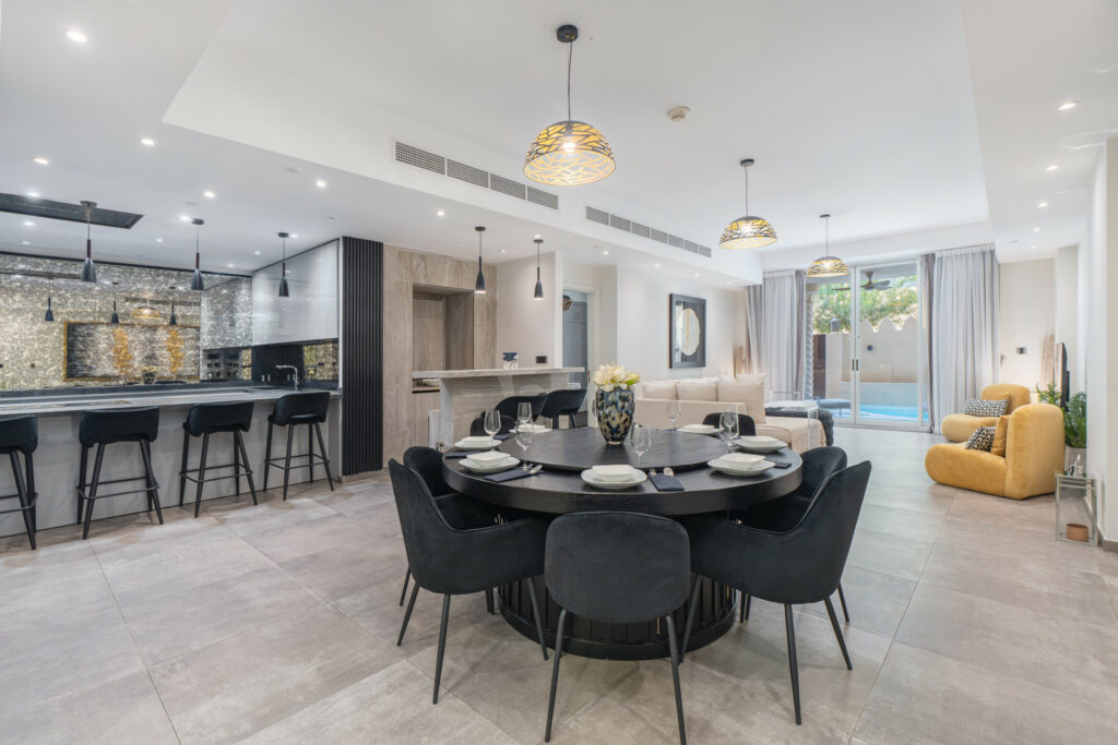 Luxurious | Direct Beach Access | Full Upgraded