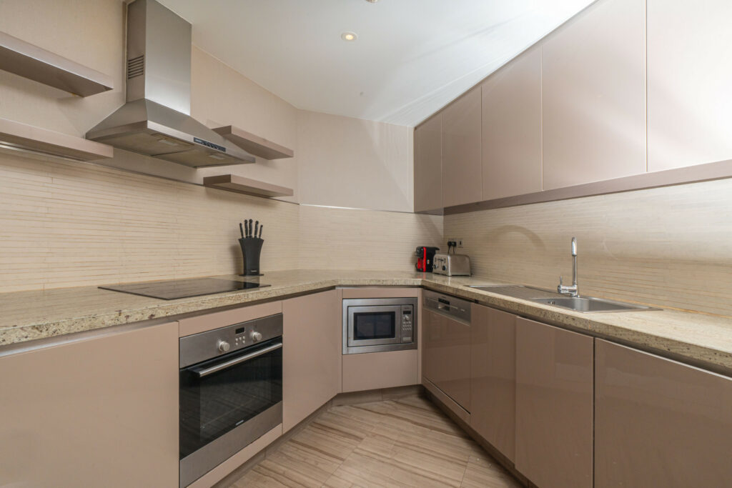 Close to Creek Park | Spacious | Hotel Facilities