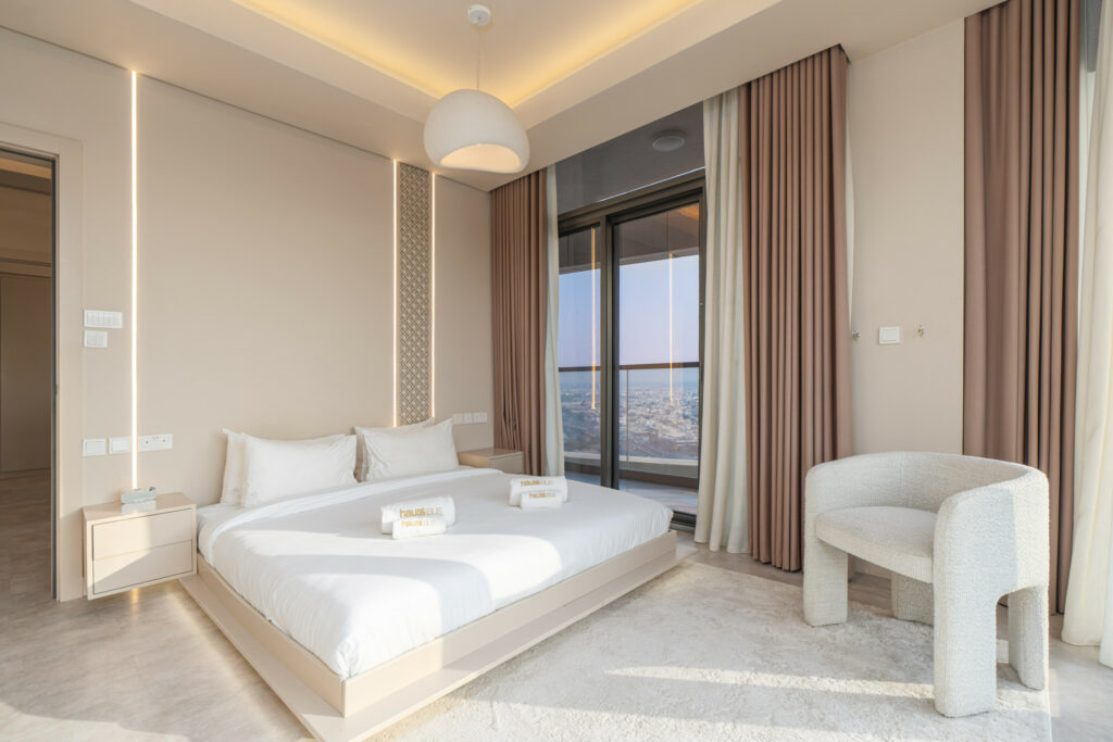 Contemporary | Upgraded | Stunning Skyline Views